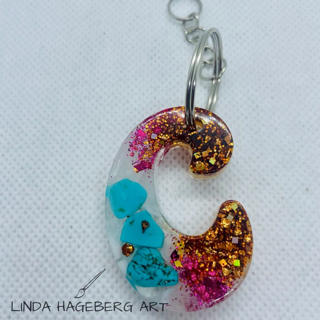 Nøkkelring C, turkis, rosa og kobberglitter