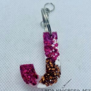 Nøkkelring J, mørk rosa og kobber