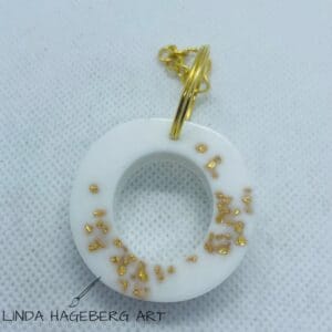 Nøkkelring O, hvit og gull