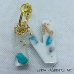 Nøkkelring N, turkis og kvarts