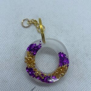 Nøkkelring O - lilla og gull