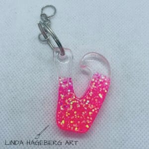 Nøkkelring V, rosa neon