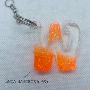 Nøkkelring W, orange neon